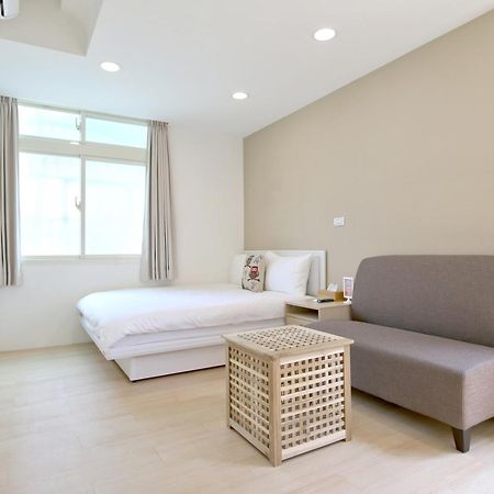 Locomotive Homestay Tamsui Exterior photo