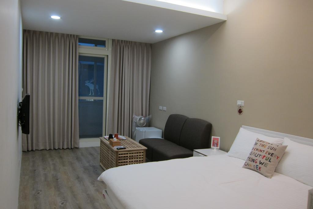 Locomotive Homestay Tamsui Exterior photo